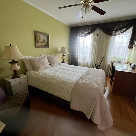 Comfort Stay In Brooklyn - Shared With A Host House Spaces